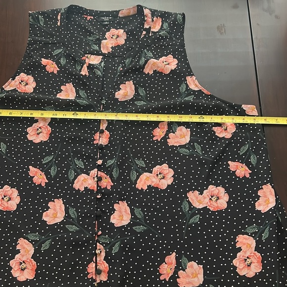 Torrid Harper Polka Dot Floral Sleeveless Blouse - Picture 11 of 13